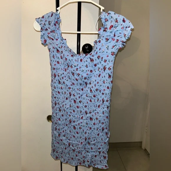WINDSOR light blue
Smocked Florals Mini Dress
Size M - Picture 3 of 4